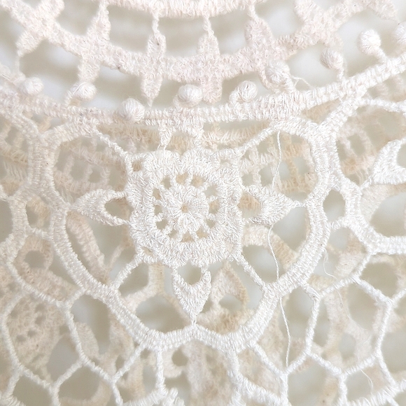 SOLITAIRE White Crocheted Top Size Small - Picture 5 of 5